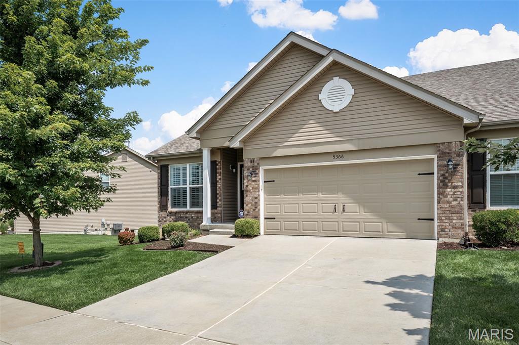 5366 Lakepath Way Property Photo 2