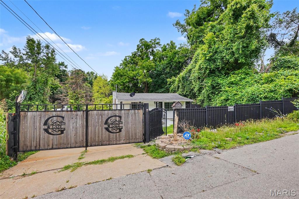 8516 Katherine Avenue Property Photo 3