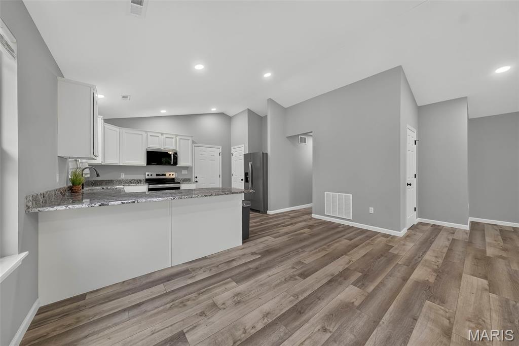 309 S Main Cross Street Property Photo 14
