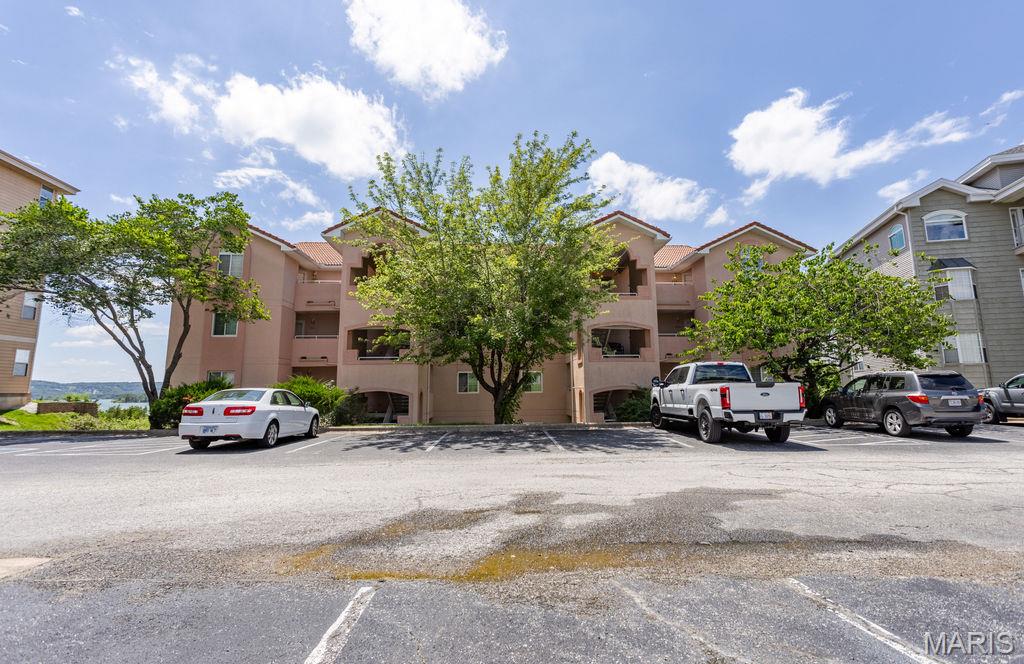 700 Emerald Pointe Dr 101 Property Photo 3