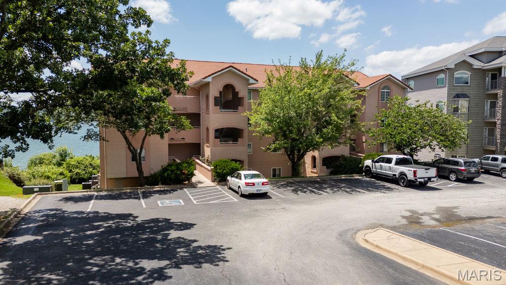 700 Emerald Pointe Dr 101 Property Photo 4