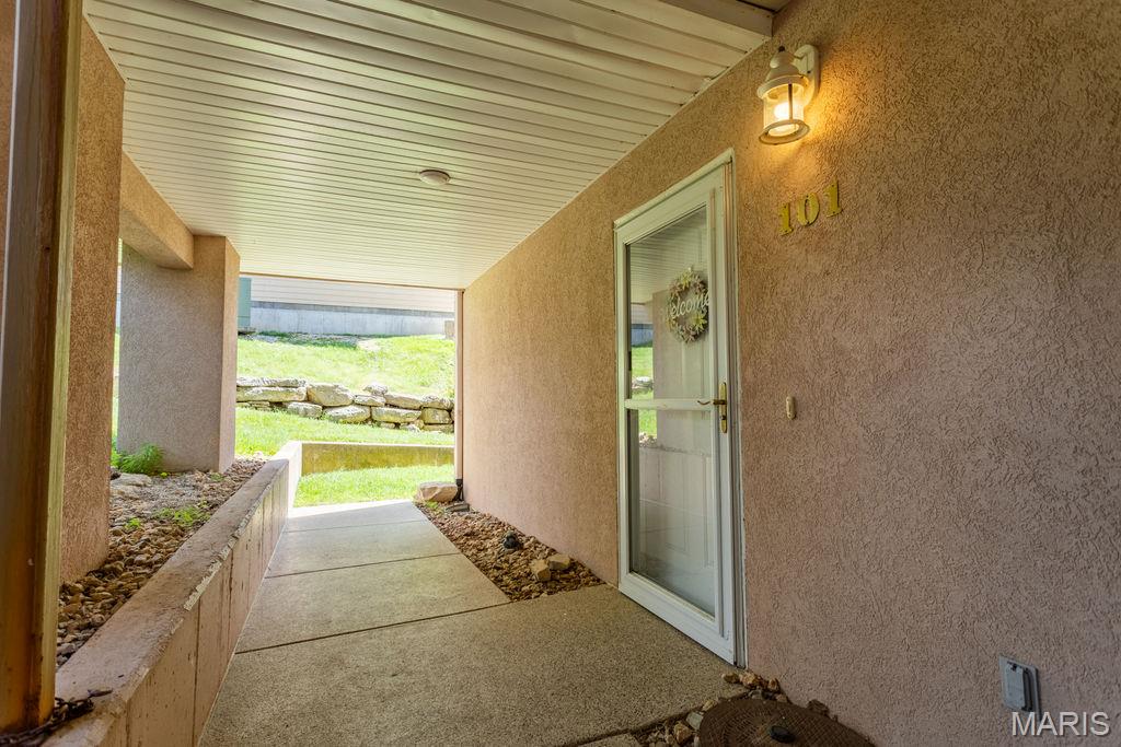 700 Emerald Pointe Dr 101 Property Photo 6