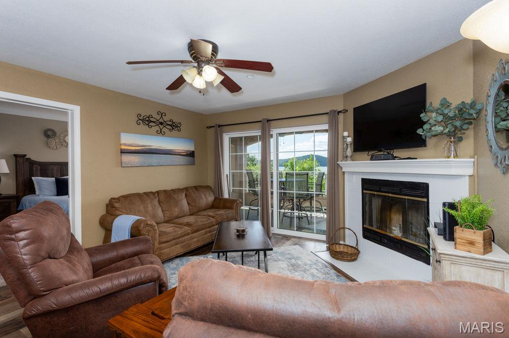 700 Emerald Pointe Dr 101 Property Photo 7