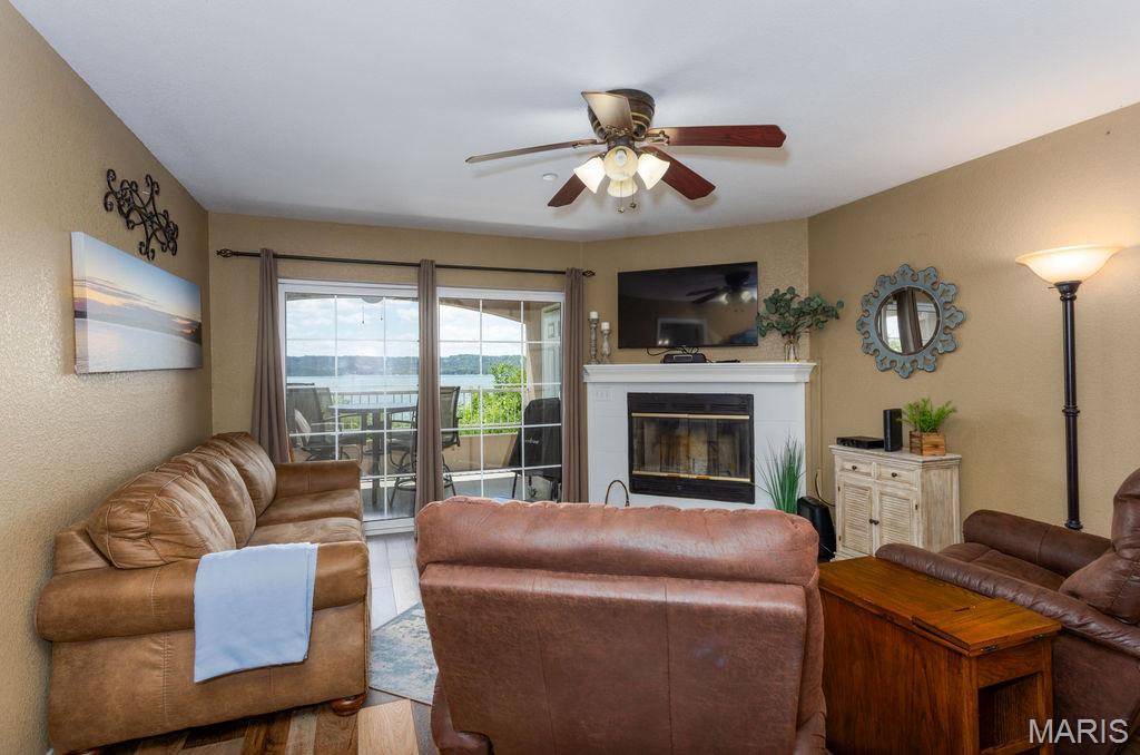 700 Emerald Pointe Dr 101 Property Photo 8