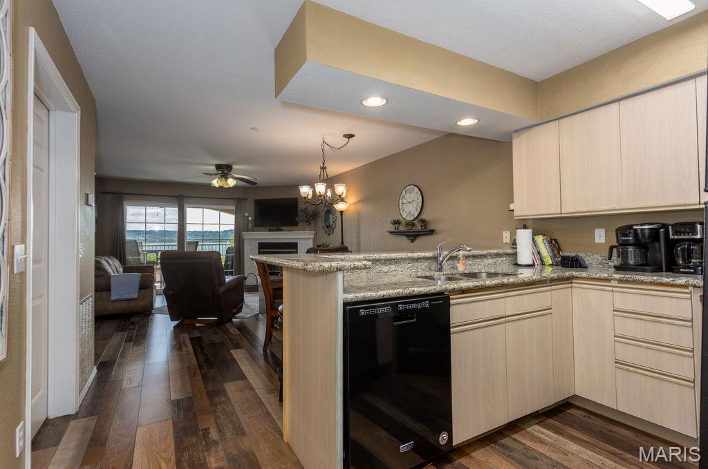 700 Emerald Pointe Dr 101 Property Photo 15