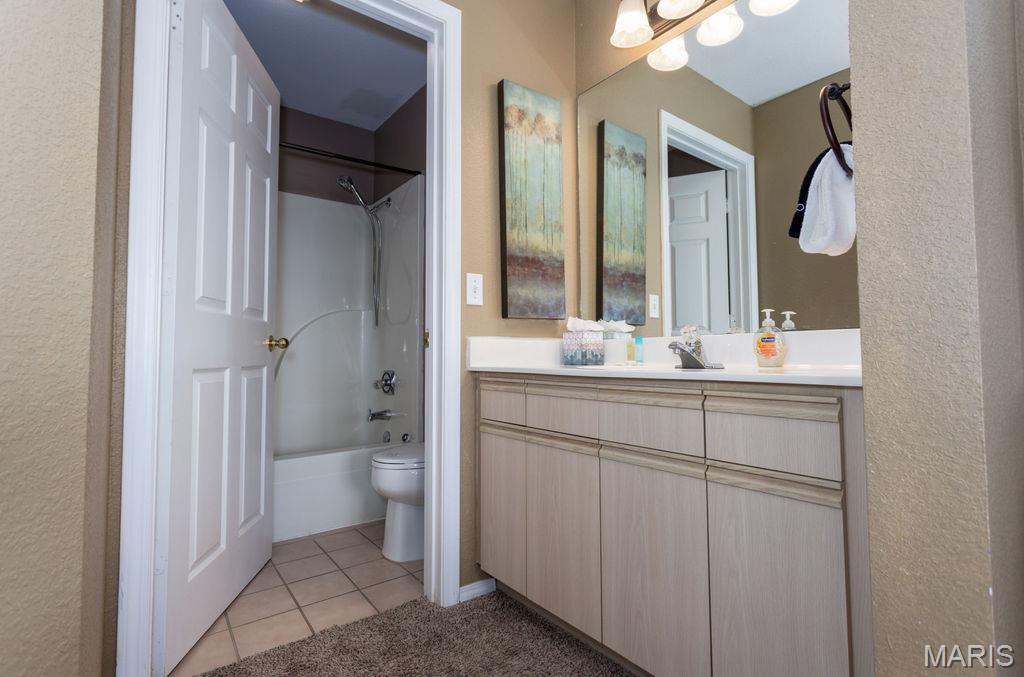 700 Emerald Pointe Dr 101 Property Photo 22