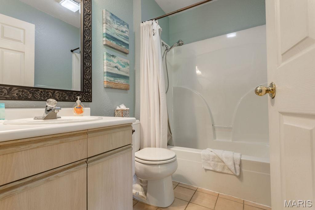 700 Emerald Pointe Dr 101 Property Photo 24
