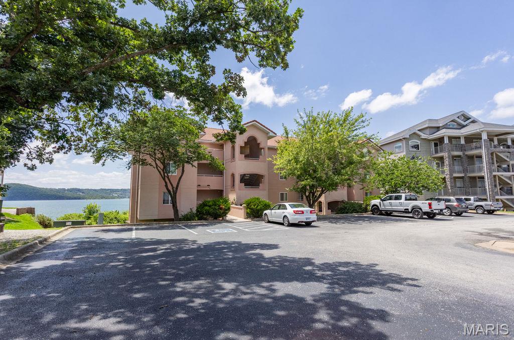 700 Emerald Pointe Dr 101 Property Photo 27