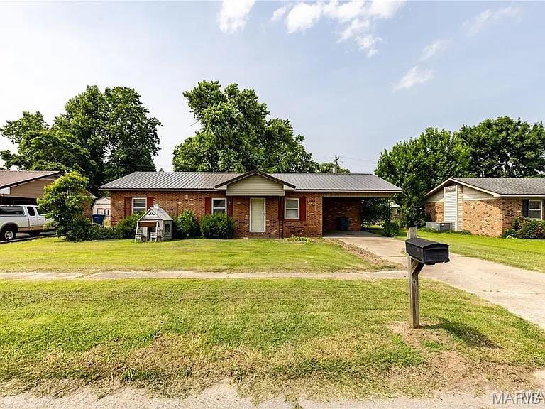 141 Saint Catherine Property Photo 1