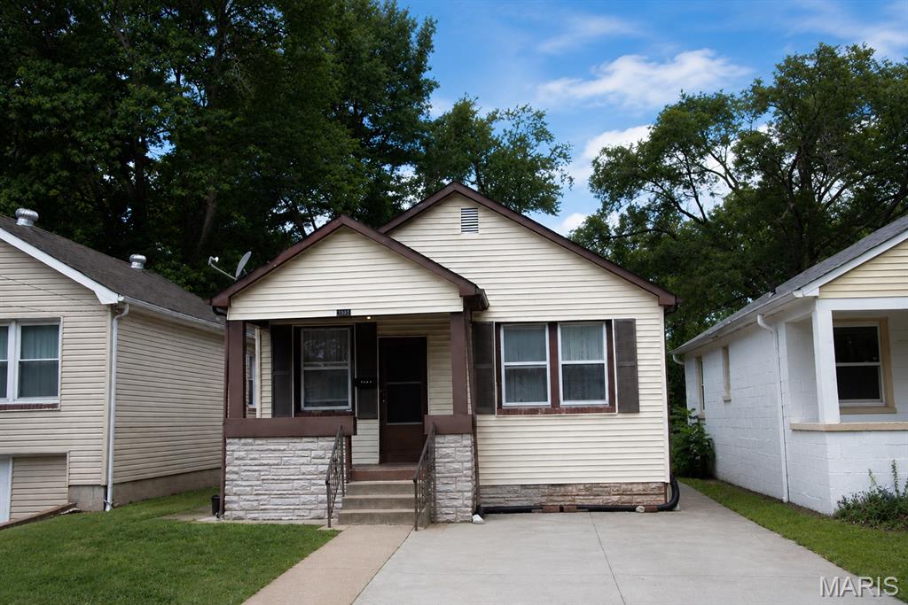 3241 Royalton Avenue Property Photo 1