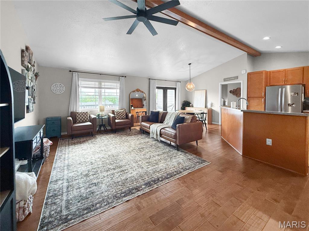 5687 Clear Creek Rd Property Photo 3