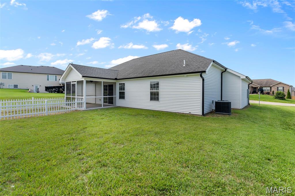 2502 Oak Street Property Photo 5