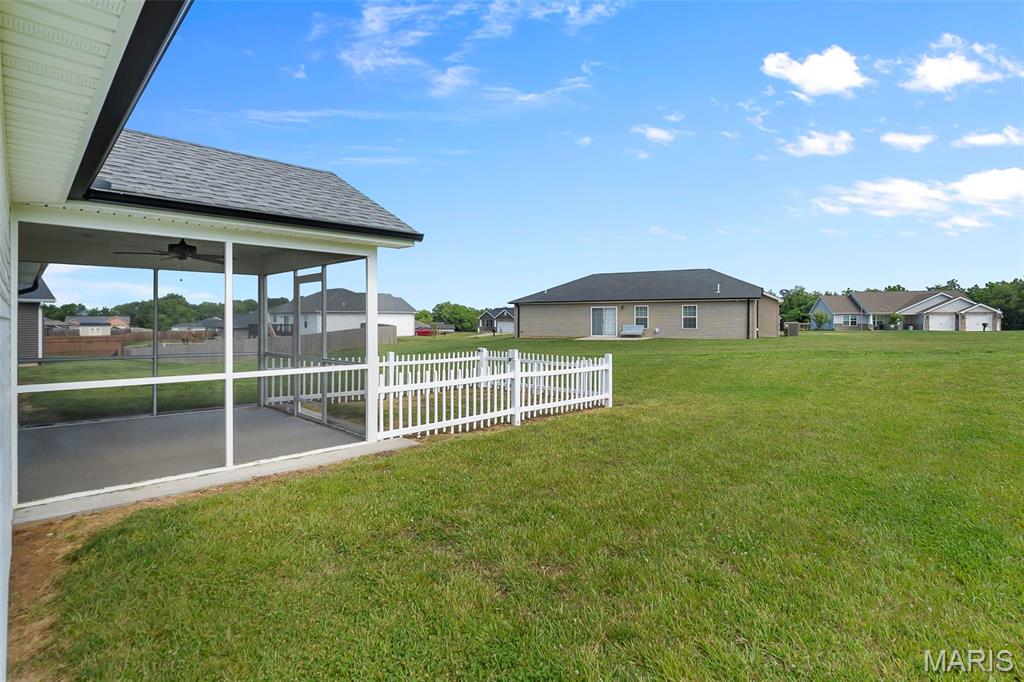 2502 Oak Street Property Photo 8
