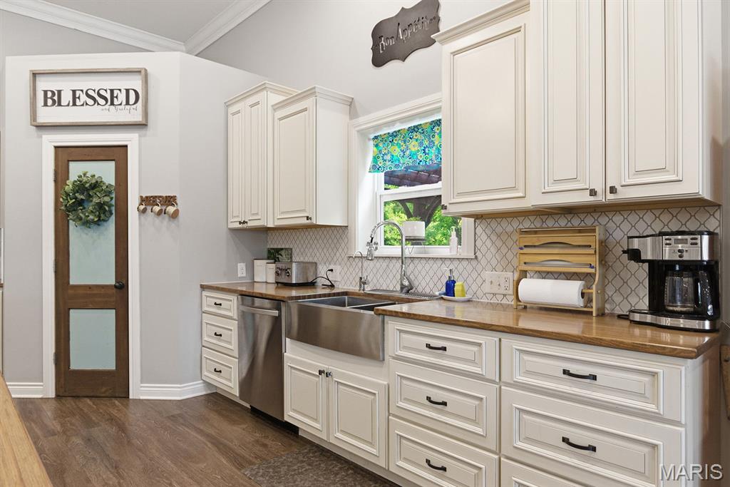 1821 N Jefferson Street Property Photo 16