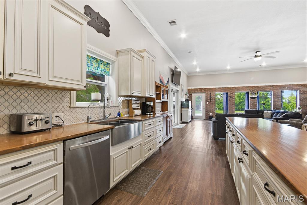 1821 N Jefferson Street Property Photo 20