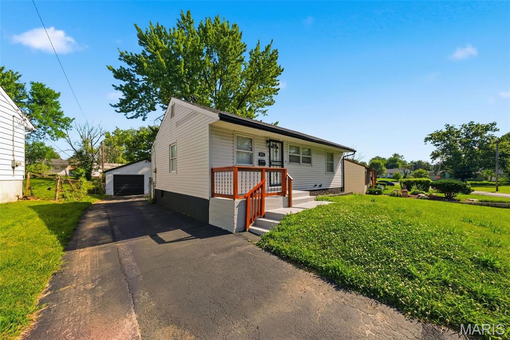 321 Caithness Road Property Photo 2