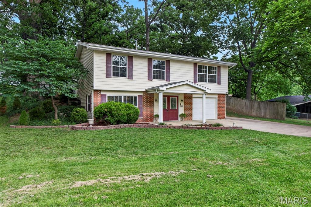 711 Montbrook Drive Property Photo 1