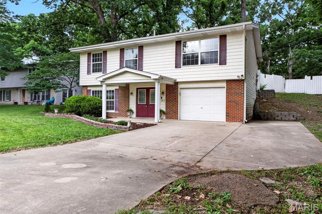 711 Montbrook Drive Property Photo 3