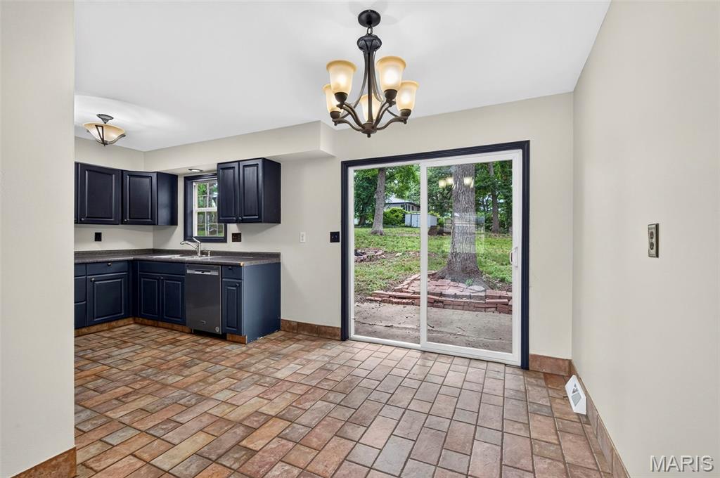 711 Montbrook Drive Property Photo 12