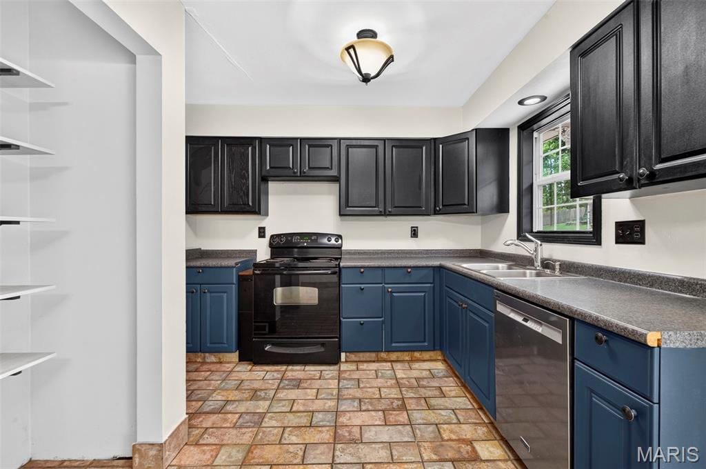 711 Montbrook Drive Property Photo 14