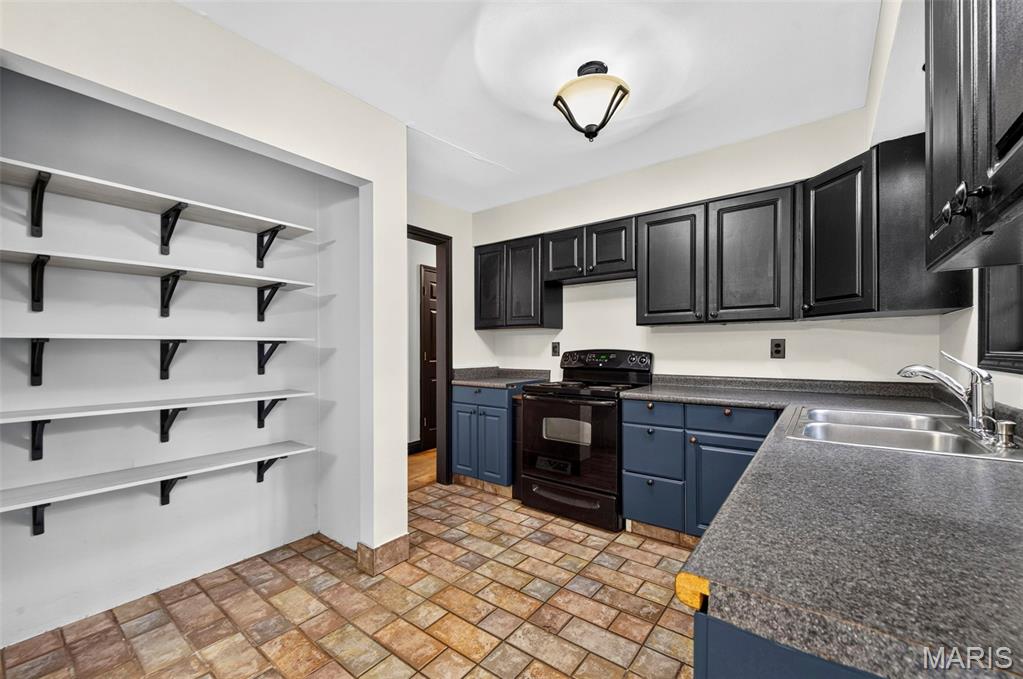 711 Montbrook Drive Property Photo 15