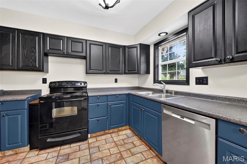 711 Montbrook Drive Property Photo 16
