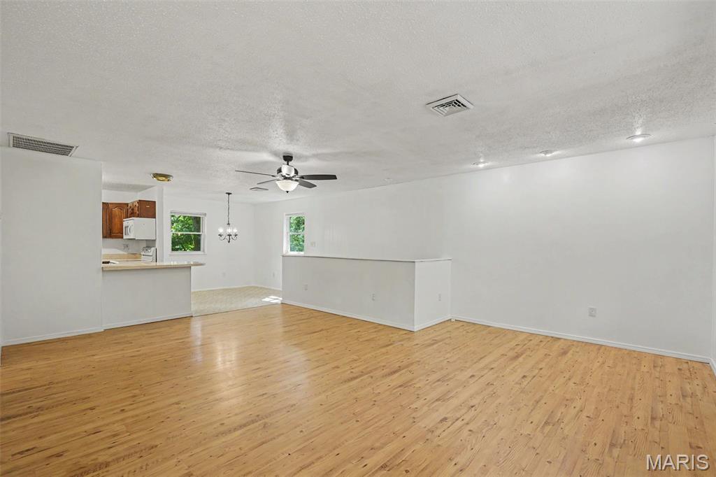 5072 Oak Tree Lane Property Photo 6