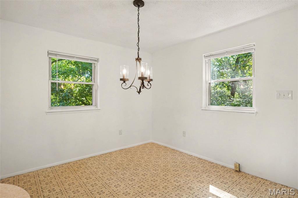 5072 Oak Tree Lane Property Photo 8