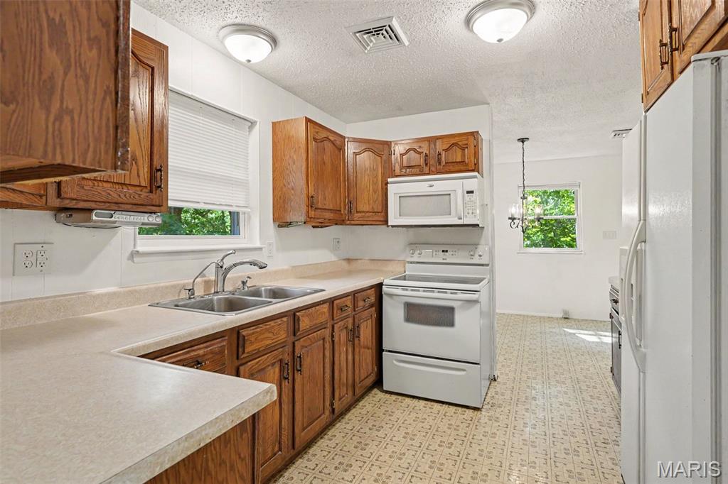 5072 Oak Tree Lane Property Photo 10