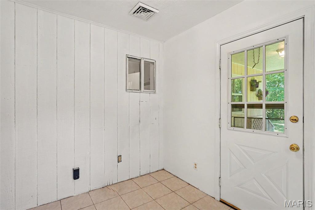 5072 Oak Tree Lane Property Photo 12