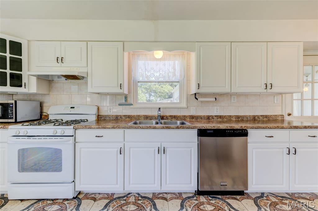 8351 S Laclede Station Road Property Photo 10