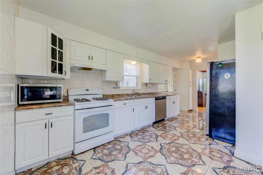 8351 S Laclede Station Road Property Photo 11