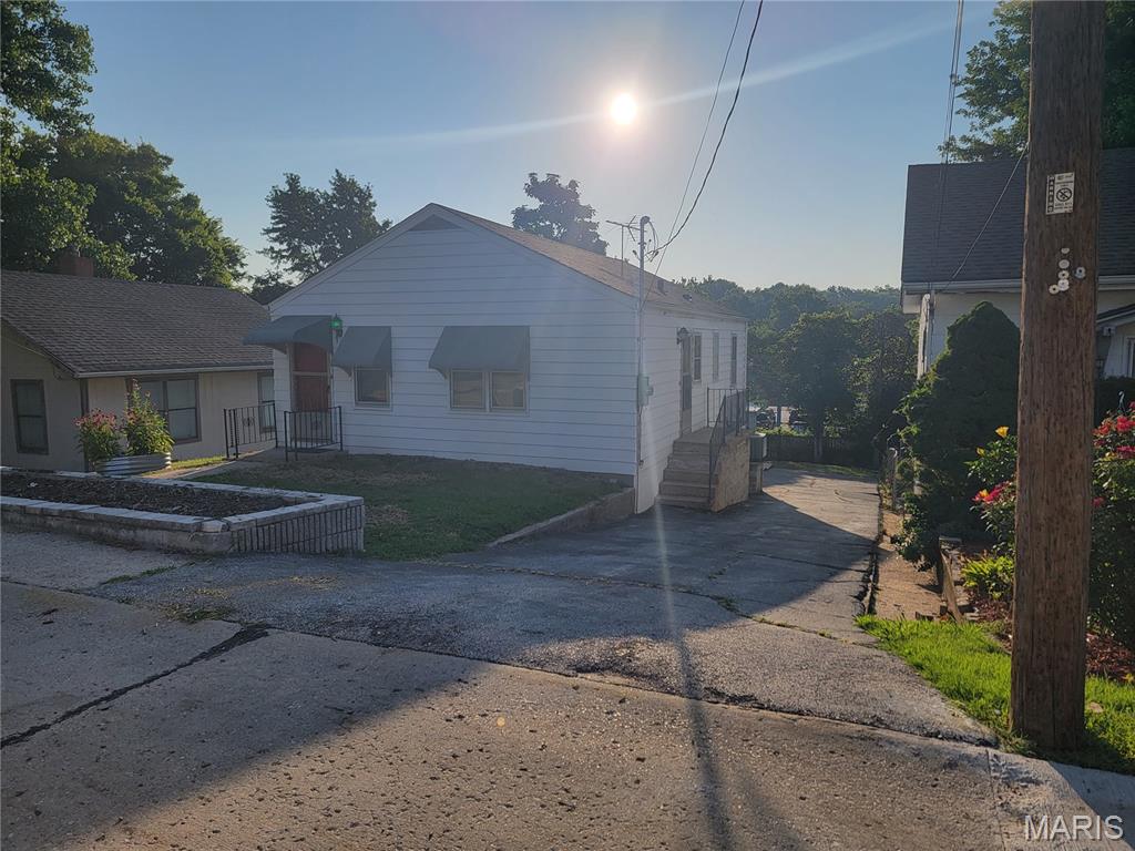 832 Elsworth Place Property Photo 2