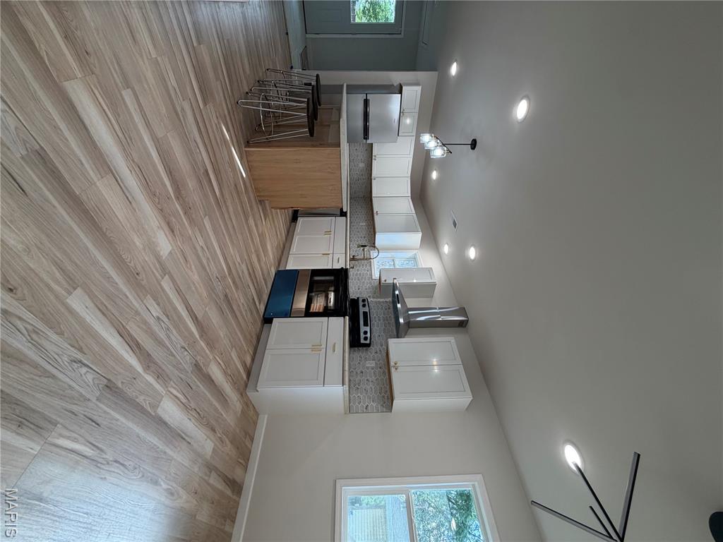 214 Cook Avenue Property Photo 9
