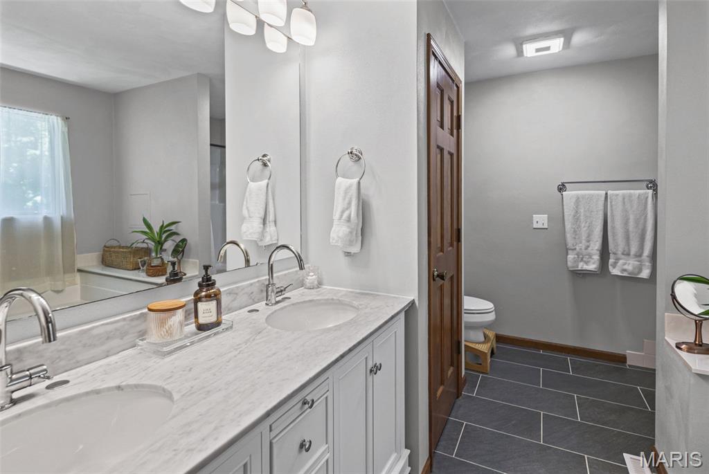 404 Hunters Glen Property Photo 35