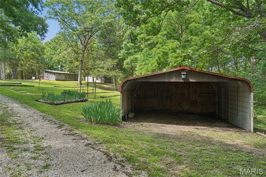 7957 County Line Road Property Photo 9