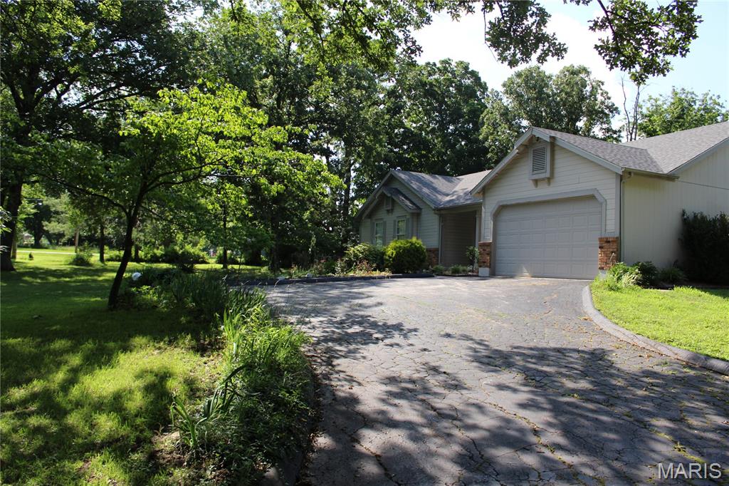 3877 Highway D Property Photo 1
