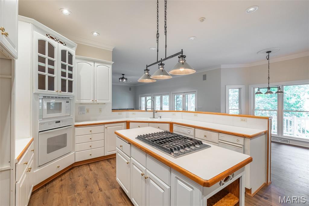 2548 Stone Ridge Drive Property Photo 8