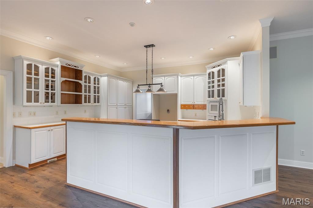 2548 Stone Ridge Drive Property Photo 9