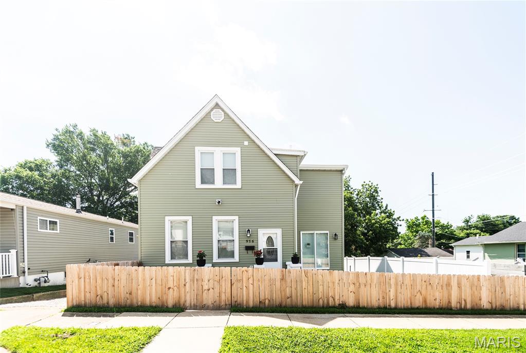 956 Erskine Avenue Property Photo 1