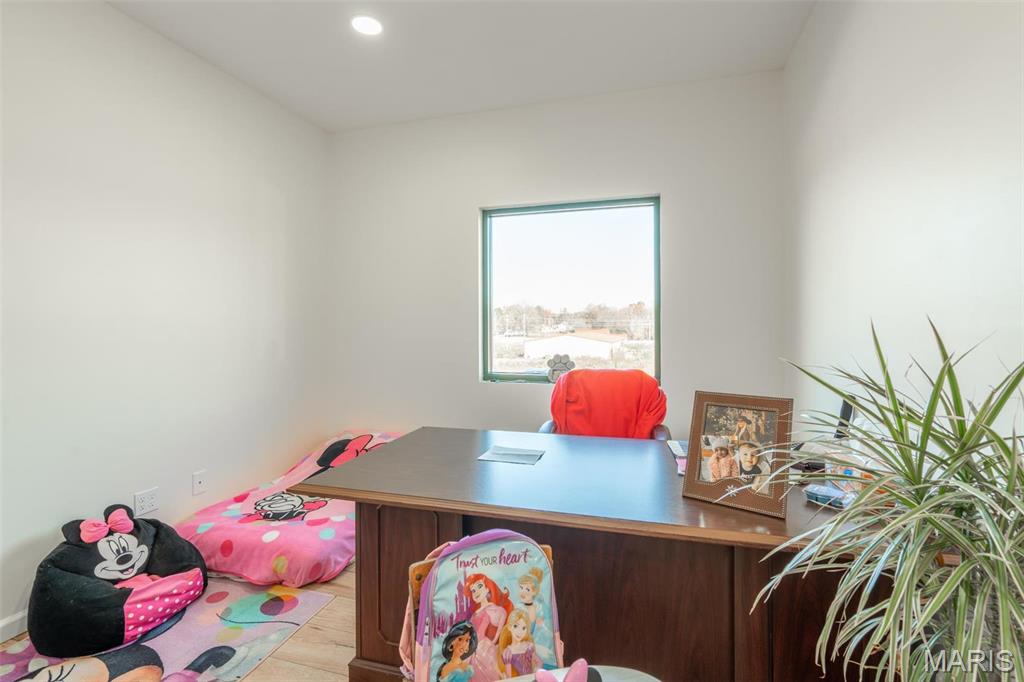 140 W Outer Rd. Property Photo 20