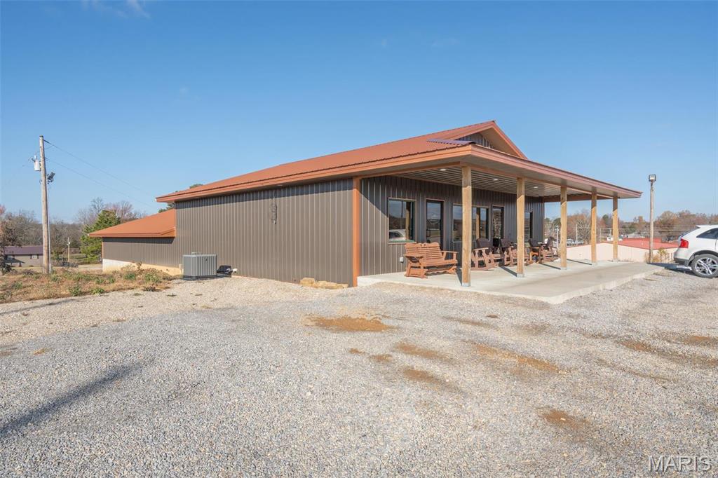 140 W Outer Rd. Property Photo 25