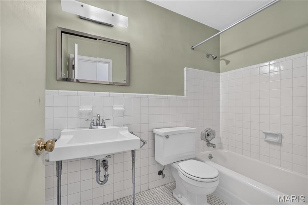 621 Windrush Drive Property Photo 21
