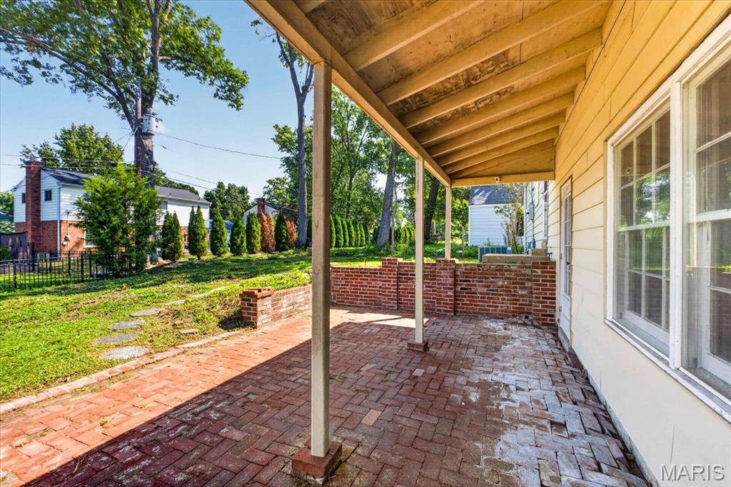 621 Windrush Drive Property Photo 33