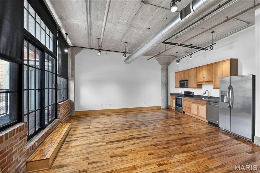 2035 Washington Avenue 202 Property Photo 6