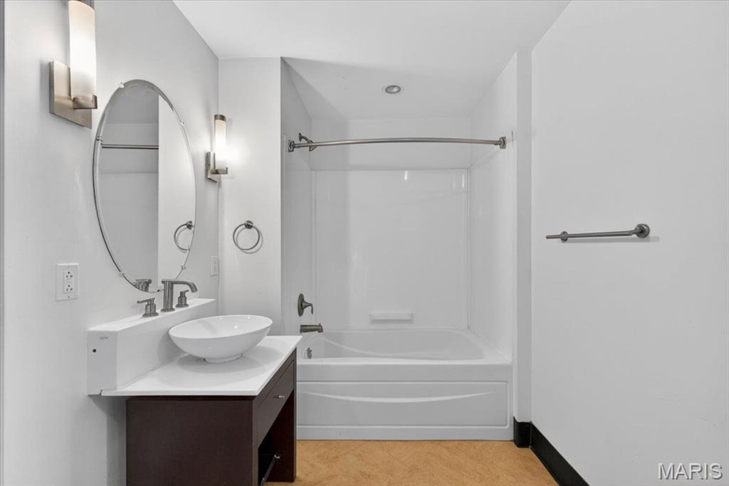 2035 Washington Avenue 202 Property Photo 18