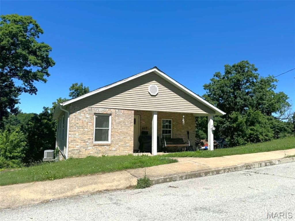 627 Pine Street Property Photo 1