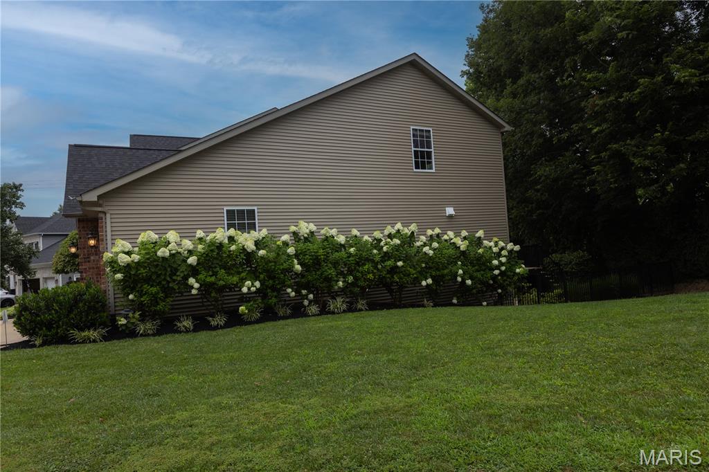 220 Woodcliffe Place Drive Property Photo 3