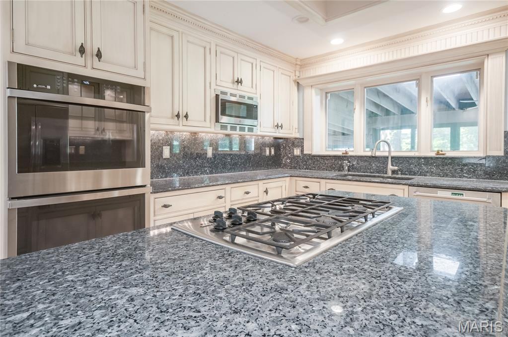 103 Frontenac Forest Property Photo 14