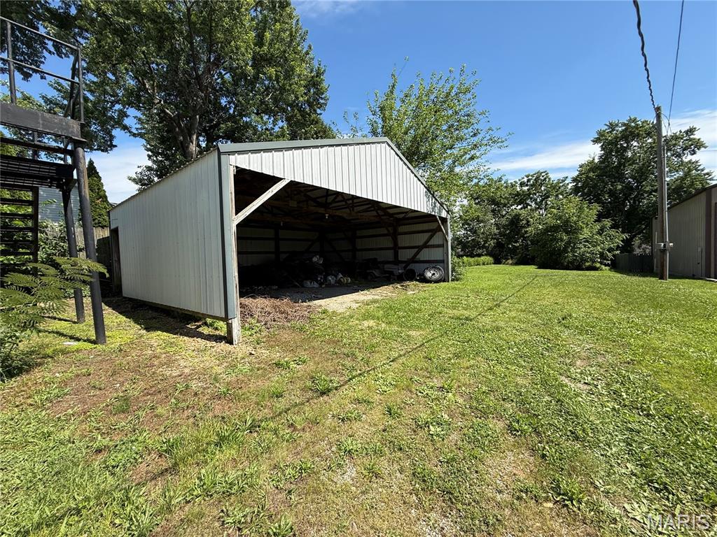 411 E Marvin Property Photo 5
